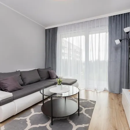 Nasypowa With Parking By Renters גדינייה